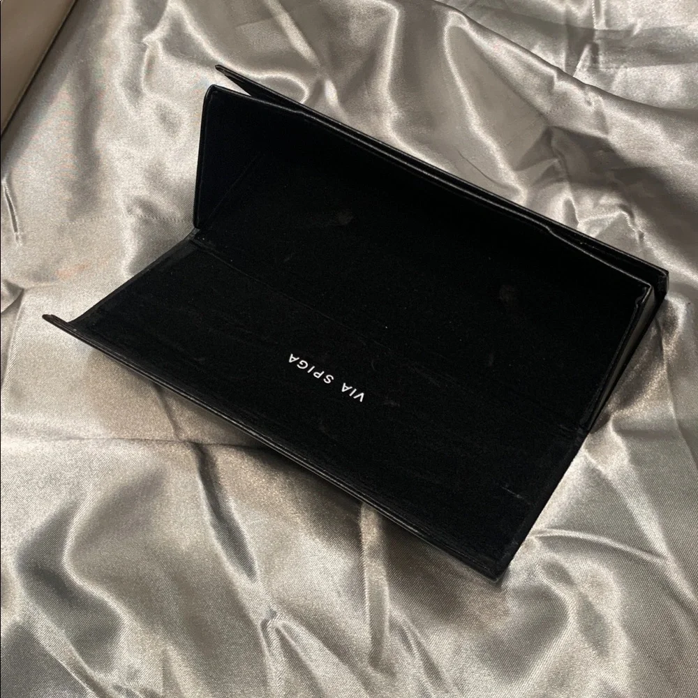 🌹Via Spiga • Black UNISEX GLASSES TRIFOLD GENUINE LEATHER Case •